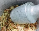 Hình bước làm 2 của món Canh mướp lạc ngọt bùi khó đỡ