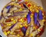 Foto langkah ke 3 dari resep Terong Tumis Jagung.