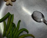 A picture of step 1 of Green chilli Thecha.
