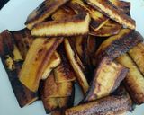 Foto langkah ke 2 dari resep Pisang Bakar Topping Keju, Coklat dan SKM.