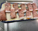 Une image de l'étape 9 de Roulés apéros au melon, jambon cru et roquefort.