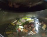 Foto langkah ke 5 dari resep Sop Iga dan Tulang Sumsum Kuah Bening.