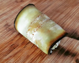 Foto del paso 5 de la receta: Rollitos de berenjena de puré de patata, gorgonzola y pesto