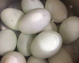 Hình bước làm 11 của món Xôi khúc lá dứa bọc trứng muối