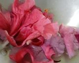 A picture of step 1 of Hibiscus Tea.