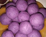 Foto langkah ke 2 dari resep Bola bola ubi isi coklat.