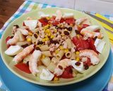 Foto del paso 3 de la receta: Macarrones con tomate, langostinos, huevo duro, maíz y melón