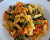 Foto del paso 2 de la receta: Ensalada de hélices con pollo a l'ast y salsa cocktail