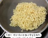清冰箱料理!鐵板起司洋蔥甜椒雞肉炒泡麵的食譜步驟6照片