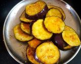 A picture of step 1 of झटपट चटपट वांग्याचे काप!🍆🍆🍋🍽.