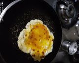 एग रोल (egg roll recipe in marathi) रेसिपी स्टेप 2 फोटो 