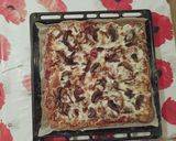 Gombás - sonkás-hagymás pizzám recept fázis 7 fotója