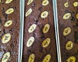 Foto langkah ke 5 dari resep 1.006. Double Choco Banana Cake.