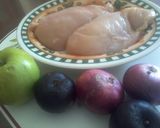 Foto del paso 1 de la receta: Pollo c/cebollas, ciruelas fresca y manzana verde. Receta original de @drlisandroromagnoli