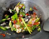 Foto langkah ke 3 dari resep Tongkol kemangi.