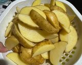Foto langkah ke 1 dari resep Potato wedges (frozen).