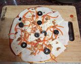 Foto del paso 2 de la receta Pizza de atún con cebolla frita, zanahoria encurtida y olivas