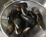 Foto del paso 2 de la receta Pasta de colores con mariscos y calabacín