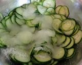 Uborkasaláta recept fázis 3 fotója