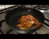 A picture of step 3 of Kimchi fried rice.