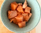 Foto del paso 2 de la receta: Salmón macerado con salsa de soja