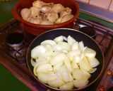 Foto del paso 2 de la receta Muslitos de pollo a la buena mujer