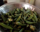 A picture of step 1 of Masala Bhindi.