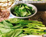 รูปขั้นตอนการทำที่ 1 ของ ผัดซีอิ๊วมาม่า อกไก่