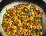 A picture of step 7 of Capsicum prawns.