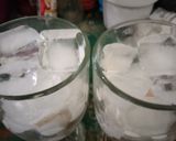 Foto langkah ke 4 dari resep Es Jeruk Kelapa.
