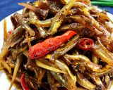 Hình bước làm 3 của món Khô Cá Cơm Kho Tiêu