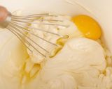 Foto del paso 2 de la receta: Cheesecake fit y postre light fácil. Con frambuesas y frutillas
