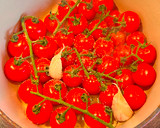 Foto del paso 1 de la receta: Tomatitos cherry en rama confitados