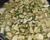 Foto del passaggio 2 della ricetta Frittata di zucchine e cipolle