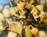Foto del paso 1 de la receta: ARROZ CREMOSO CON BERENJENAS Y DOS QUESOS 🧀🫕🧀🍆🍚🍄‍🟫🍆🍚🌽