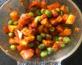 A picture of step 2 of Carrots and peas pickle.