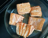 Foto del paso 9 de la receta: Salmón fresco en cama de crema de espárragos verdes