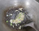 Foto langkah ke 2 dari resep Nasi Goreng Ayam.