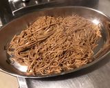 Une image de l'étape 9 de Nouilles japonaises aux tomates, harengs, shiitakes et aubergine blanche.