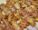 Foto langkah ke 4 dari resep Sate Ayam bumbu Kuning.