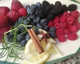 Une image de l'étape 1 de Confiture fruits rouges romarin.