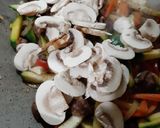 Foto del paso 2 de la receta: Spaghettini salteado con carne y vegetales