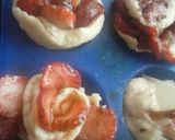 Foto del paso 6 de la receta: Galletitas en forma de rosa con frutillas y manzanas