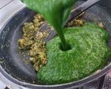 A picture of step 5 of Lasooni palakh paneer.