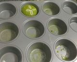 Hình bước làm 7 của món Cupcake trà xanh phủ kem tươi