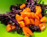 Foto del paso 2 de la receta: Ensalada de Kale, maní, repollo y queso