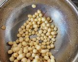 Hình bước làm 2 của món Xôi dừa hạt sen