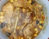 Foto del paso 3 de la receta Muslos de pavo rustido con ciruelas y patatas parisinas
