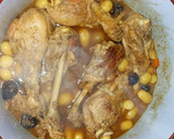 Foto del paso 3 de la receta: Muslos de pavo rustido con ciruelas y patatas parisinas