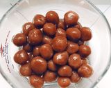 Hình bước làm 7 của món Làm trân châu bằng bột sắn dây và milo